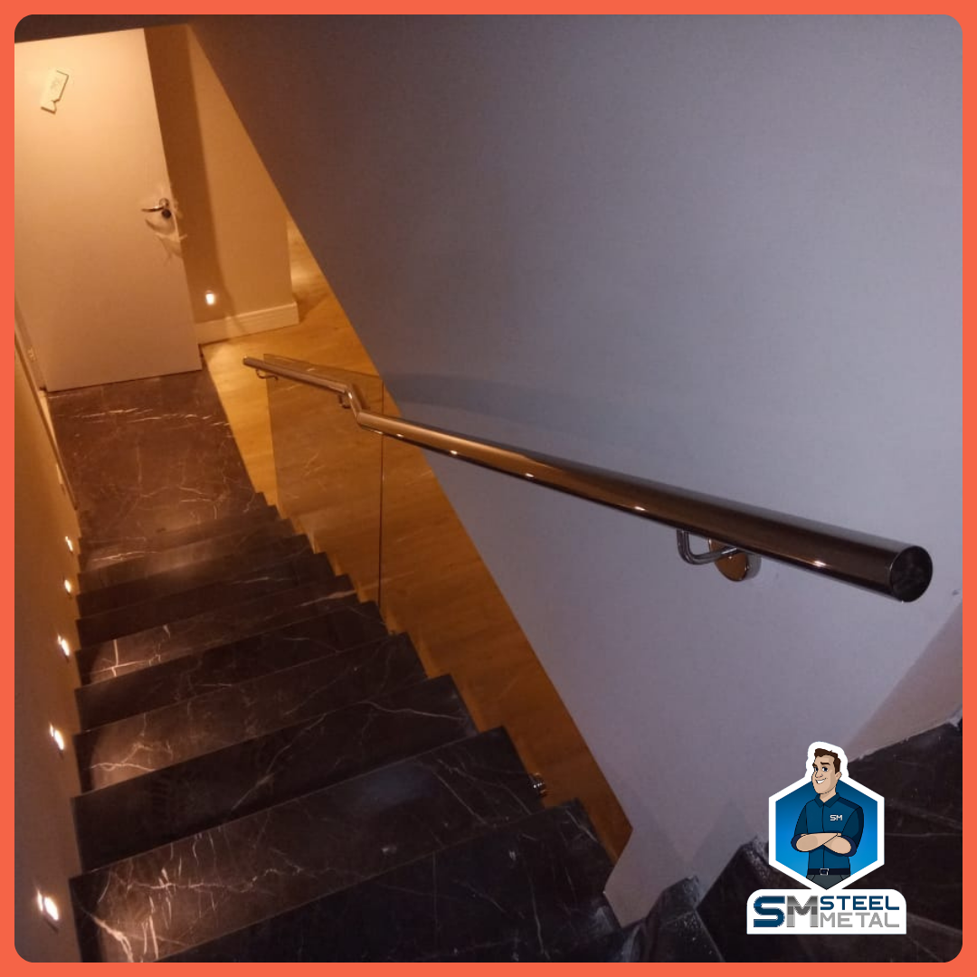 PASSA-MÃO DE PAREDE EM INOX